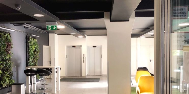 office-reception 743×400